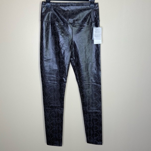 7 FOR ALL MANKIND Faux Leather Snakeskin Print Leggings In Black/ Gray - Picture 9 of 9